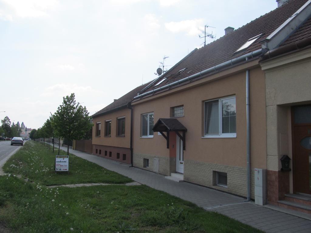 V Aleji - ubytování v soukromí Valtice Esterno foto